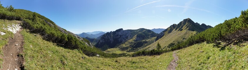 Fototapeta premium Wanderung auf den Hochmiesing