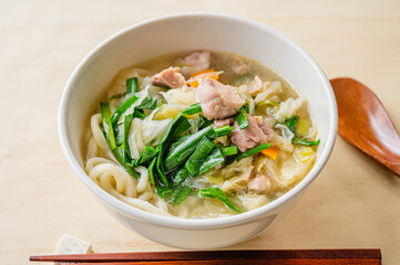 鶏肉のもつ鍋風うどん
