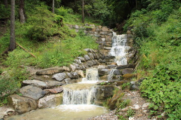 Fototapeta na wymiar Wasserlauf in den Allgäuer Alpen bei Oberstdorf