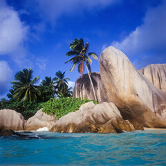 Seychellen/La Digue: Strand, Anse Source à Jean, Granitfelsen