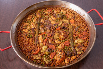 Vegetable paella with socarrat, wild asparagus, cauliflower, green beans, carafe and carrots