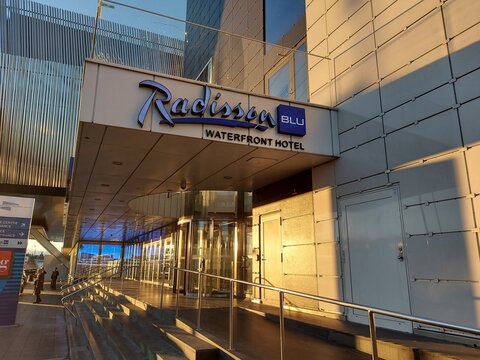 Entrance of the Radisson Blu Waterfront Hotel