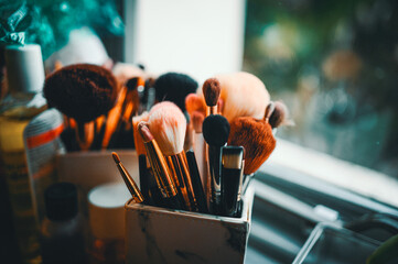 make up brushes in a box
