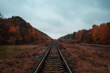 Fototapeta na wymiar railway in the autumn