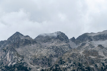 Paisaje Pirenaico de alta montaña
