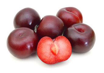 Fototapeta na wymiar red plums isolated on white