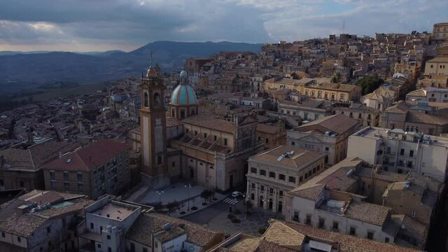 variation orbiting clockwise around piazza in Caltagirone Sicily