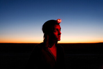Traveler wearing headlamp © Rawpixel.com