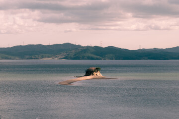 바다에 작은 섬