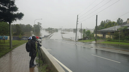 cameraman records new windsor bridge under flood water