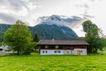 Letzten Abendstunden im wunderschönen Leutaschtal genießen - Österreich