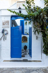 Türen auf Amorgos in Katápola in Griechenland
