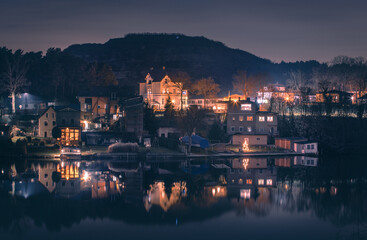 Häuserpanorama bei Nacht