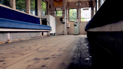 レトロな電車内