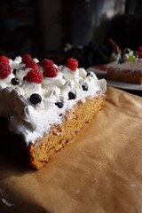 cake with strawberries