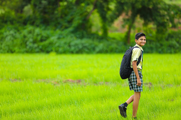 Indian school boy at green onion agriculture field. - obrazy, fototapety, plakaty