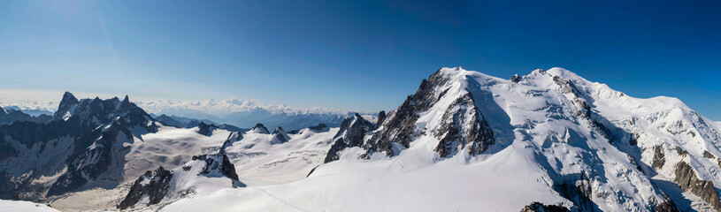 Fototapeta na wymiar Panorama du Mont Blanc