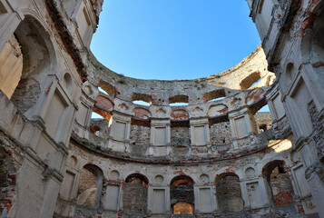 Ruiny Zamku Krzyżtopór w Ujeździe  © Wojciech Lisiński