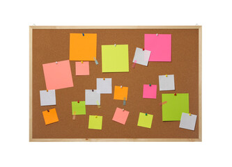 Obraz premium Empty notes pinned to cork board on white background