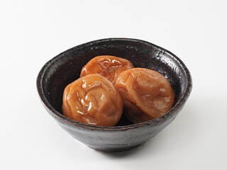 梅干し　白背景で