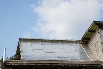 the roof of the house is covered with a tin with patterns