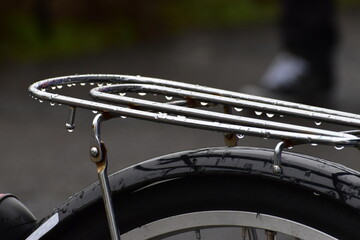自転車の荷台と雨上がりの水滴（back seat of bicycle with dropping rain water）