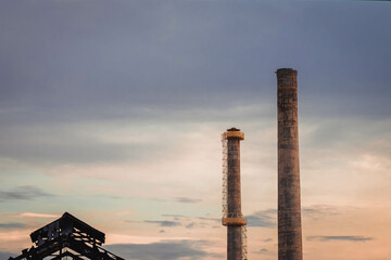 Cielo con chimeneas