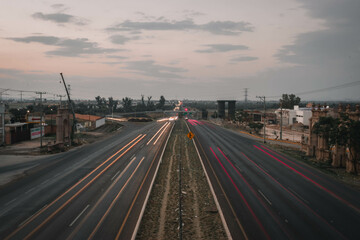 Carretera con larga exposici&oacute;n 