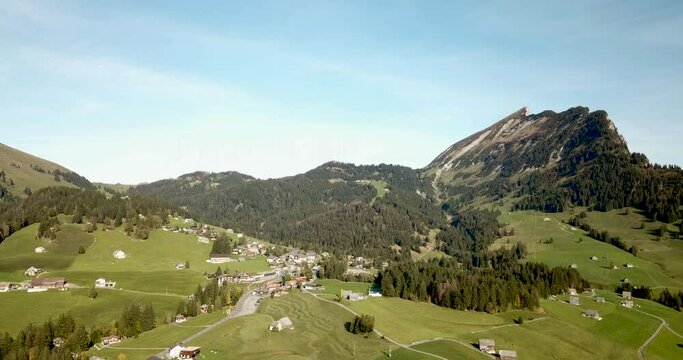 Top of World, Schweiz, Amden, Drohnen Speedramp Arvenb&uuml;hl und Leistchamm im Herbst.