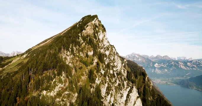 Top of World in der Schweiz, Amden, Lift Up Bergspitze Leistchamm mit Blick auf den Walensee, Walenstadt, Murg, Gamsberg sowie Flumserberg. 