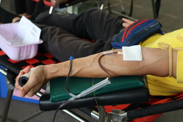 Officers' hands are digging for blood types to donate blood.