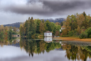 jesienne jezioro © Pawel