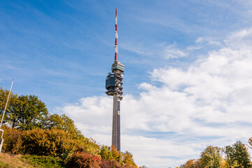 St. Chrischona, Bettingen, Riehen, Basel, Kirche, Fernsehturm, Wanderweg, Landwirtschaft, Obstbäume, Herbst, Herbstsonne, Schweiz © bill_17