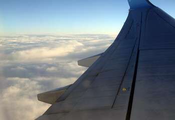 Fototapeta na wymiar Blick aus einem Flugzeug