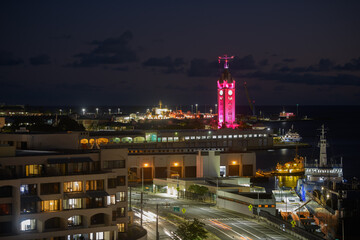 Fototapeta premium アロハタワー、夜景、ハワイ、hawaii、ホノルル、aloha tower