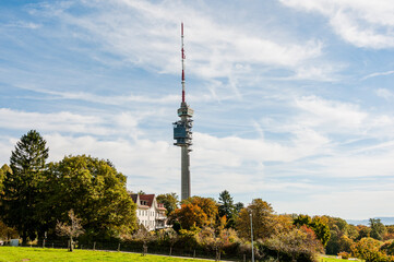 Obraz premium St. Chrischona, Bettingen, Riehen, Basel, Kirche, Fernsehturm, Wanderweg, Landwirtschaft, Obstbäume, Herbst, Herbstsonne, Schweiz