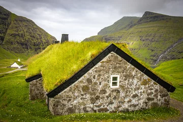 Papier Peint photo Europe du nord traditional house with grass roof, faroe islands, streymoy, north atlantic, europe