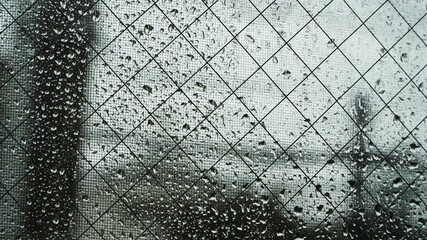 ガラスについた雨の雫