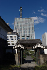 皇居、清水門から見える九段合同庁舎などの街の風景　九段、千代田区、東京、日本