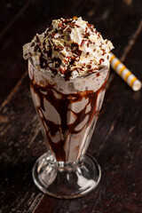 Malteada de chocolate con crema batida
