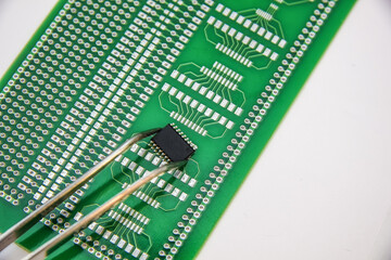 Tweezers with smd compenent chip for pcb