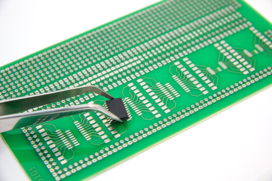 Tweezers with smd compenent chip for pcb