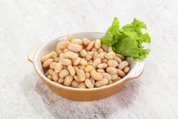 White canned beans for vegan suisine