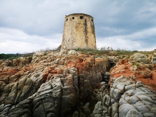 Torre di Bari mit Strand in Sardinien, Italien