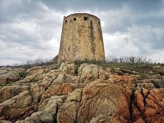 Torre di Bari mit Strand in Sardinien, Italien