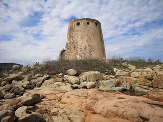 Torre di Bari mit Strand in Sardinien, Italien