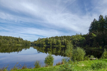 Fototapeta na wymiar lac eau ciel paysage nature 