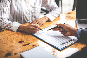 Fototapeta premium business people negotiating contracts with the documents on the table and sign the contract