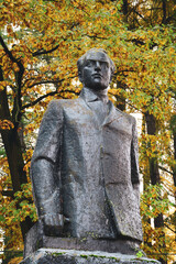 Fototapeta premium Monument at autumn park in Suzdal Town, Russia