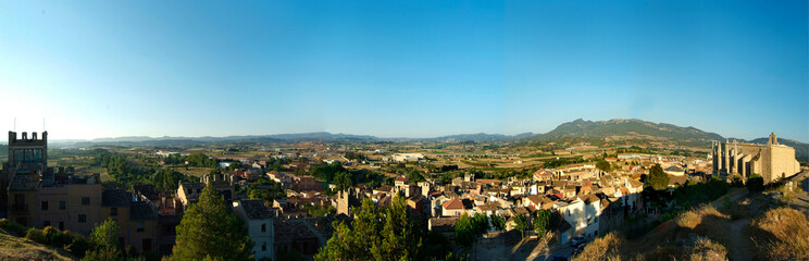 Fototapeta na wymiar Panorámica de Montblanc desde el Castillo, Tarragona, Cataluña